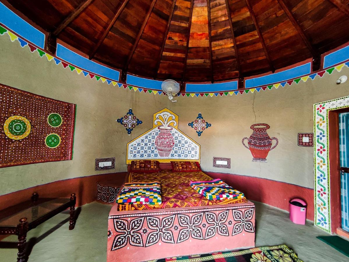 Royal King Hotel Dhordo Luaran gambar