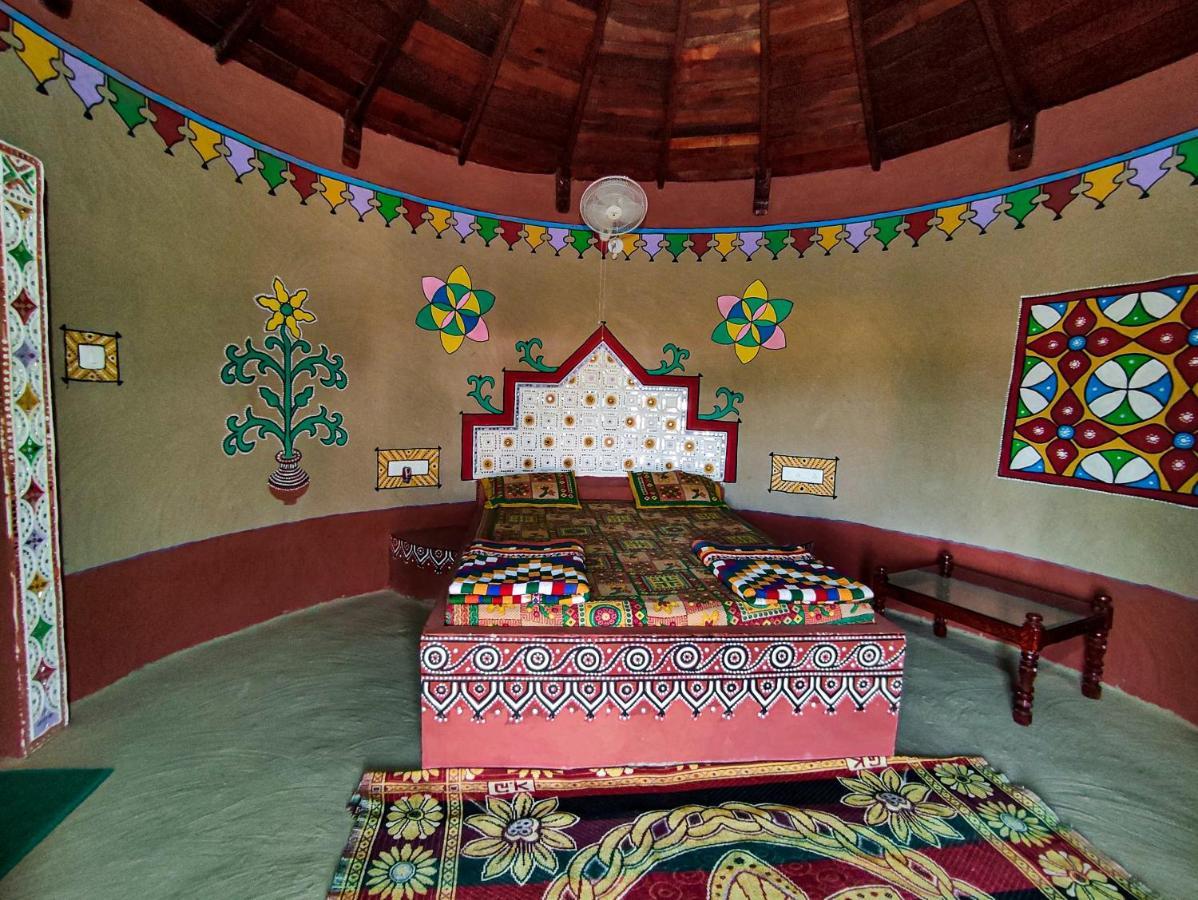 Royal King Hotel Dhordo Luaran gambar