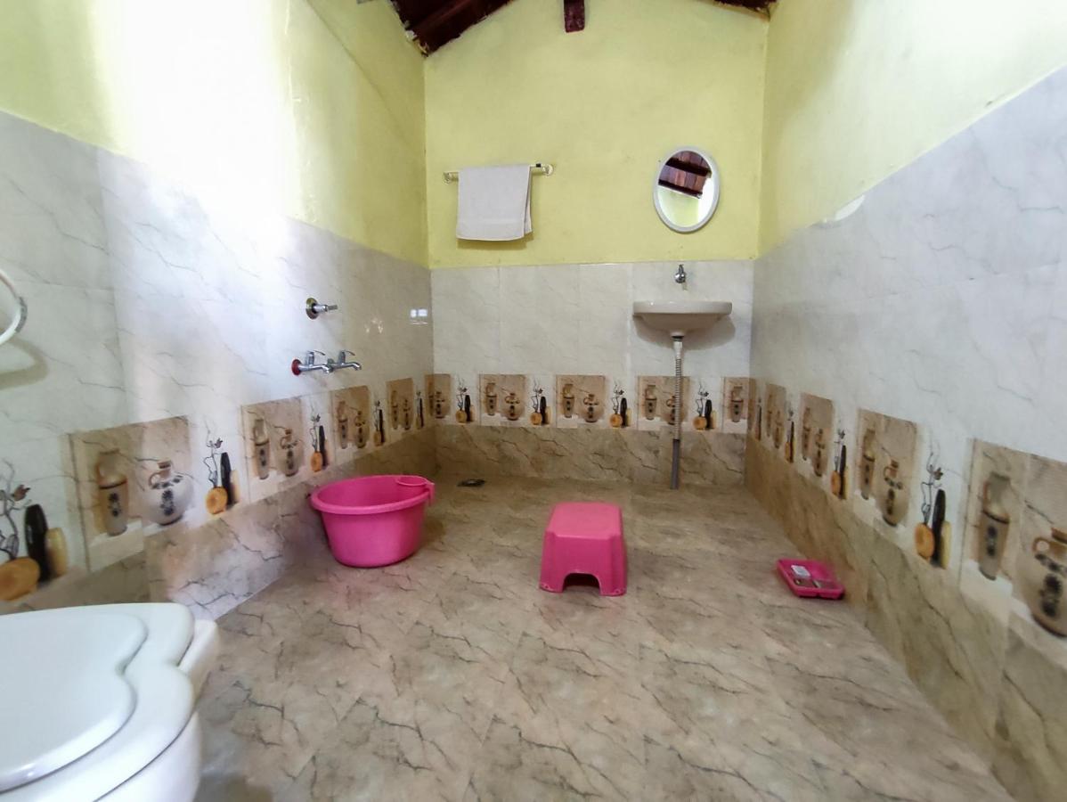 Royal King Hotel Dhordo Luaran gambar