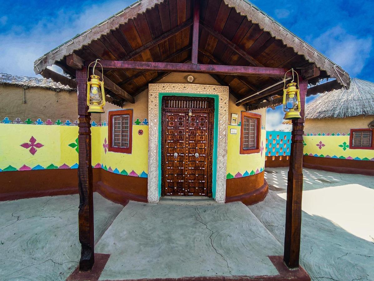 Royal King Hotel Dhordo Luaran gambar